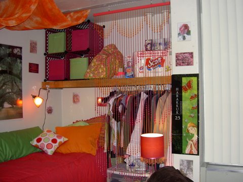 picture of dorm room