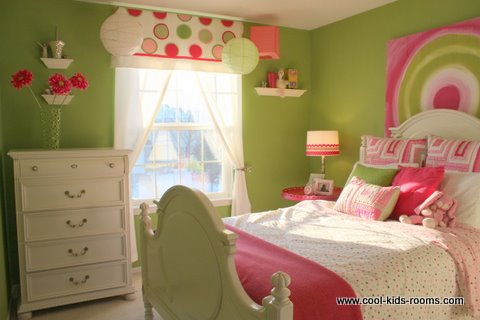 Green and pink bedroom for teen girl