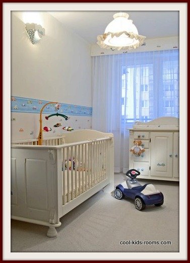 Baby Crib With Adjustable Railing