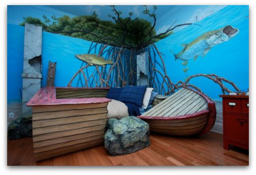 Sunken boat themed room