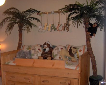 Jungle themed bedroom for babies and toddlers