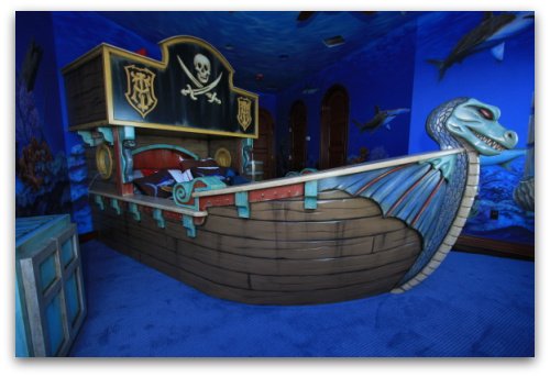 Pirate ship bed